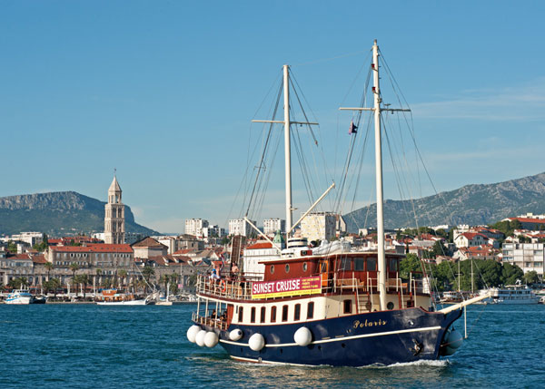 Split boat excursion