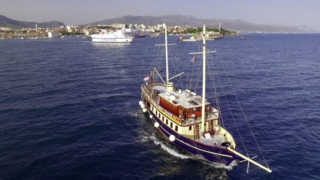 Split boat excursion
