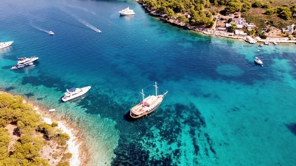 Best-swimming-tour-from-split-to-brac-Polaris