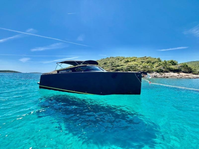 All-inclusive Blue cave tour from Split