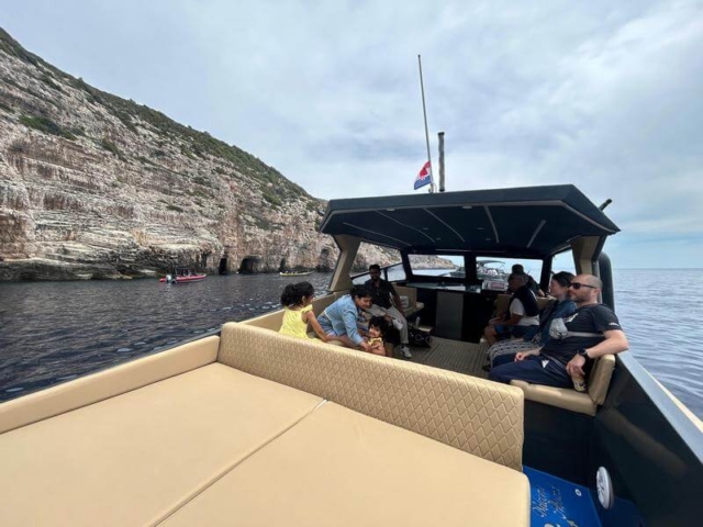 All-inclusive Blue cave tour from Split
