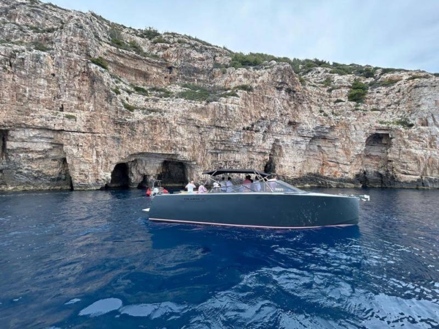 All-inclusive Blue cave tour from Split