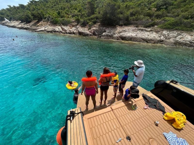 All-inclusive Blue cave tour from Split
