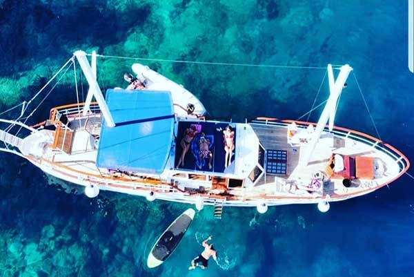 Vintage Yacht Excursion