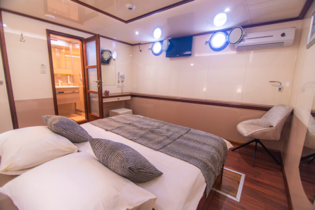 Lower deck cabin Croatia Small Ship Cruises with M/S Diamond