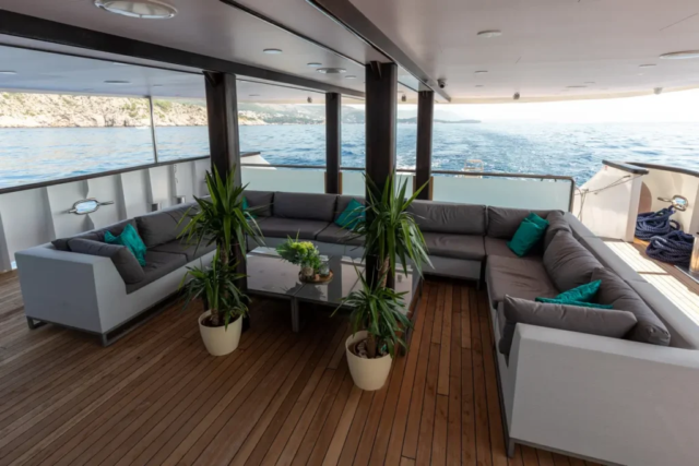 Ms Antaris oudoor lounge