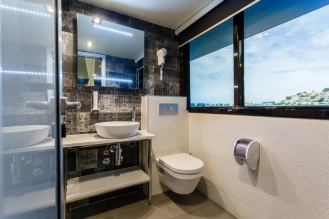 M/S Ban Bathroom