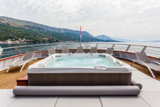 M/S Ban Jacuzzi