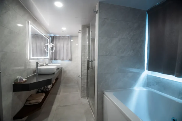 MS Roko VIP bathroom